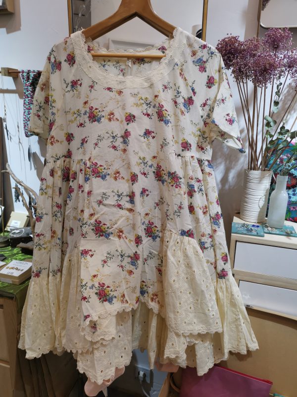 Tunique petites fleurs dentelle